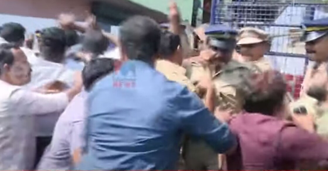The protestors were blocked using barricades by cops, led by the Deputy Superintendent of Police (DySP) of Ranni. Photo: Screengrab/ Manorama News.