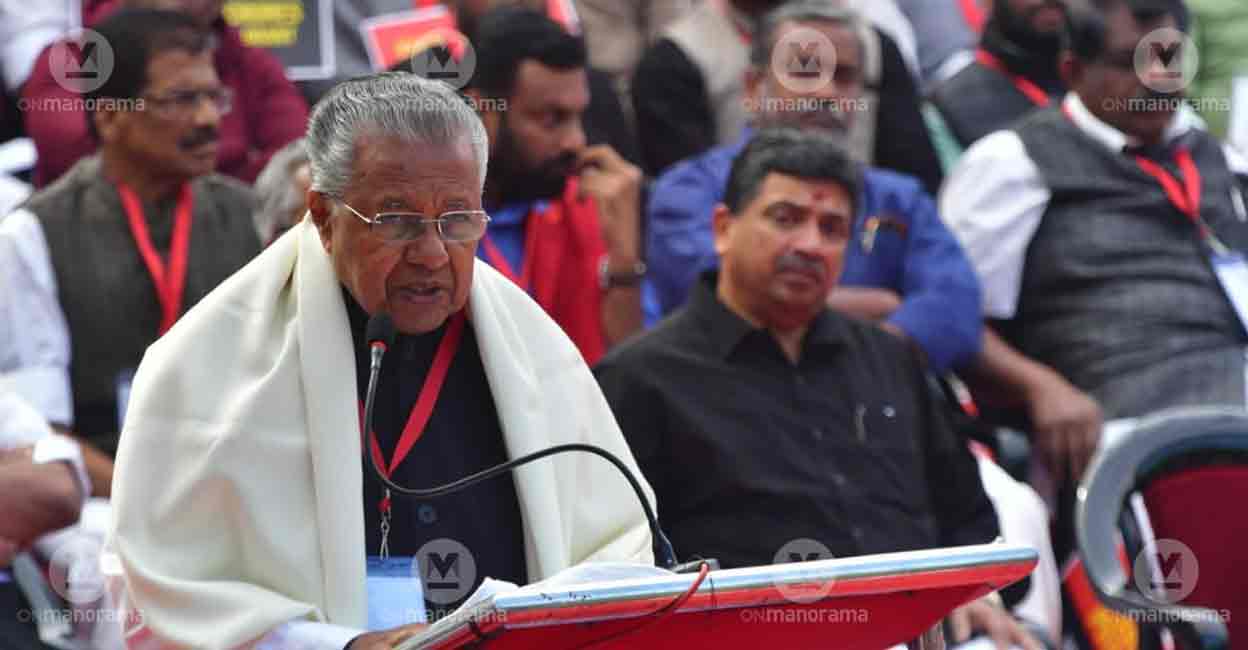 Kerala Chief Minister Pinarayi Vijayan speaks at LDF protest against Centre in Delhi. Photo; Manorama