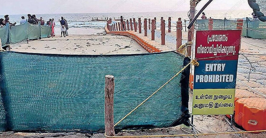 The floating bridge is closed after the accident. Photo: Manorama