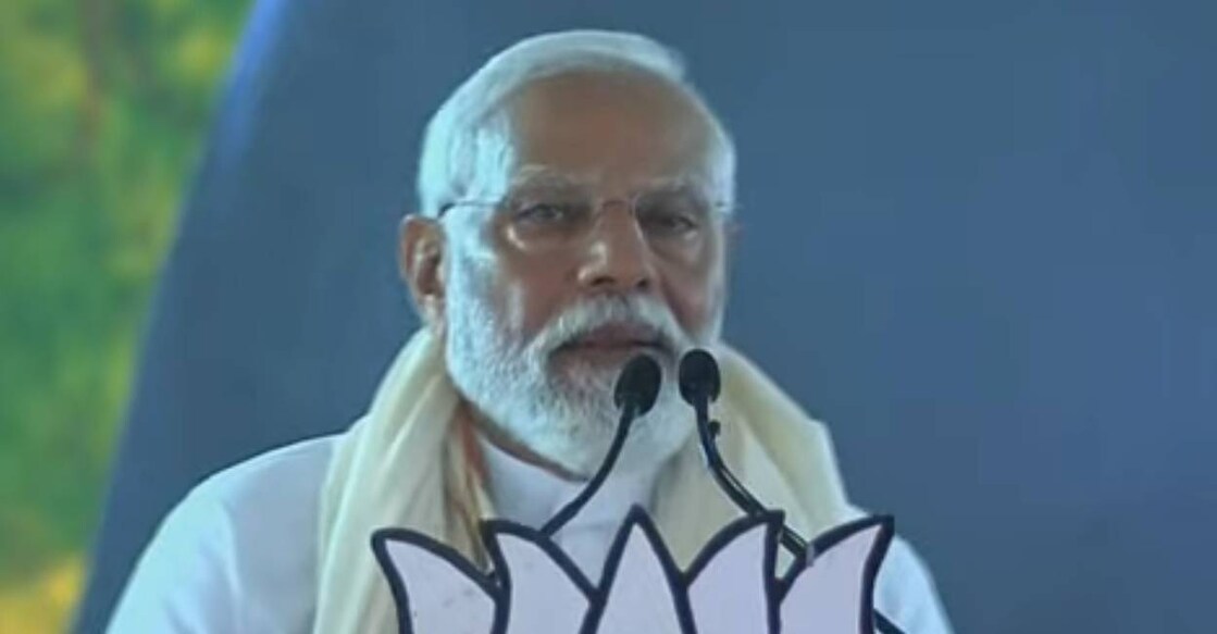 PM Modi addresses public gathering in Pathanamthitta. Photo: Screengrba/ Manorama News