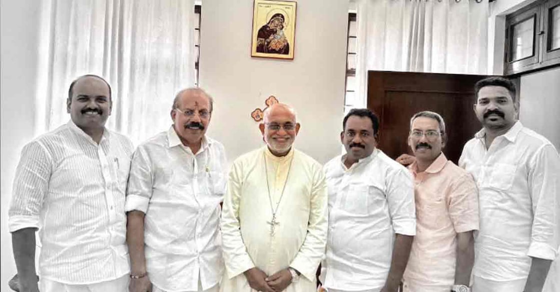 Minority Morcha state president Jiji Joseph (third from right) and other BJP leaders with Major Archbishop Raphael Thattil when they visited the church head as part of 'Feel Good Yatra' in Kochi. Photo: Special arrangement