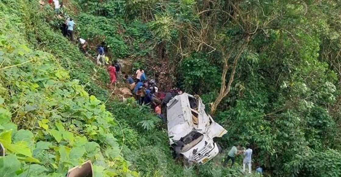 People attempt to rescue those stuck inside the tempo traveller that plunged into a gorge at Anakulam in Adimali, Idukki. Photo: Special arrangement