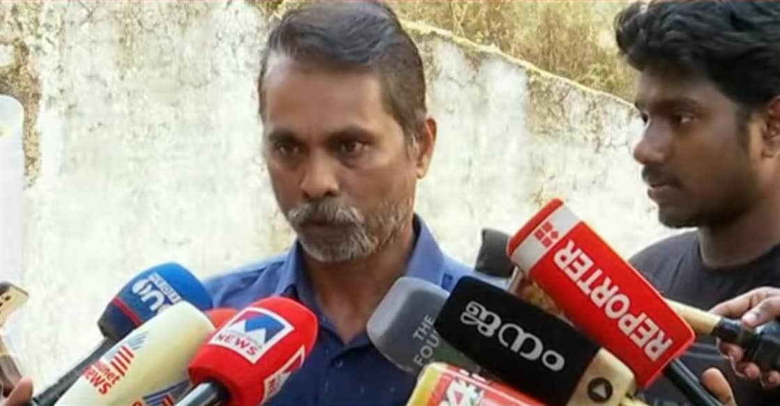 Sidharthan's father addresses media. Photo: Screengrab/ Manorama News