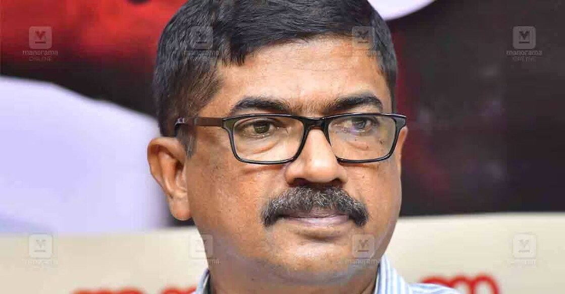 Kerala Governor Arif Mohammed Khan accepted the resignation of Sreenarayanguru Open University Vice Chancellor PM Mumabark Pasha. Photo: Manorama Online. 