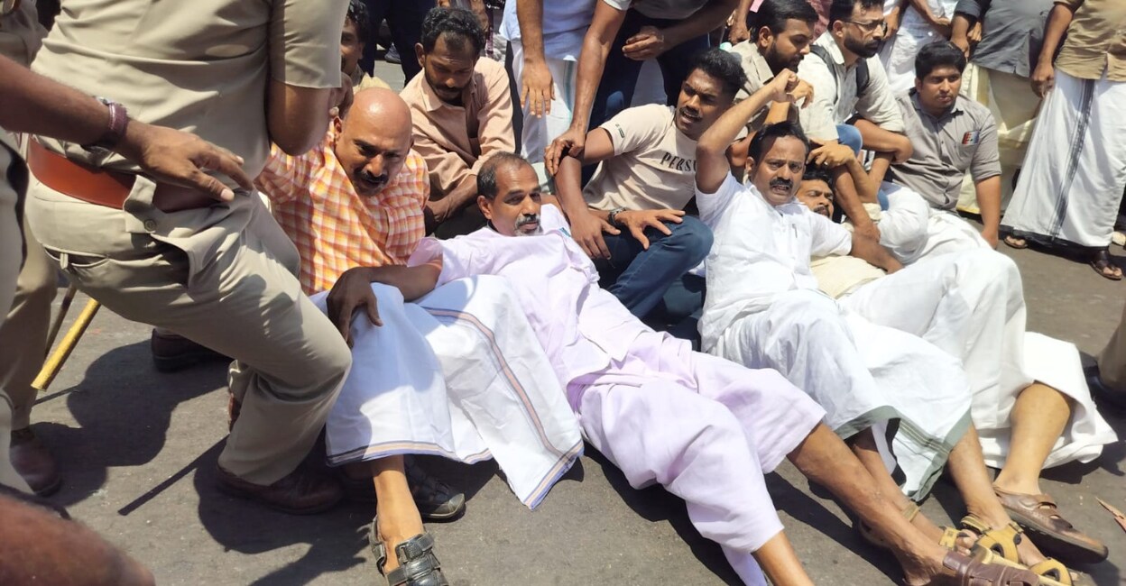 Meenu Article Images - 9 The main demand of the protesters was that the administration issue a shoot-at-sight order to kill the gaur. Photo: Special arrangement.