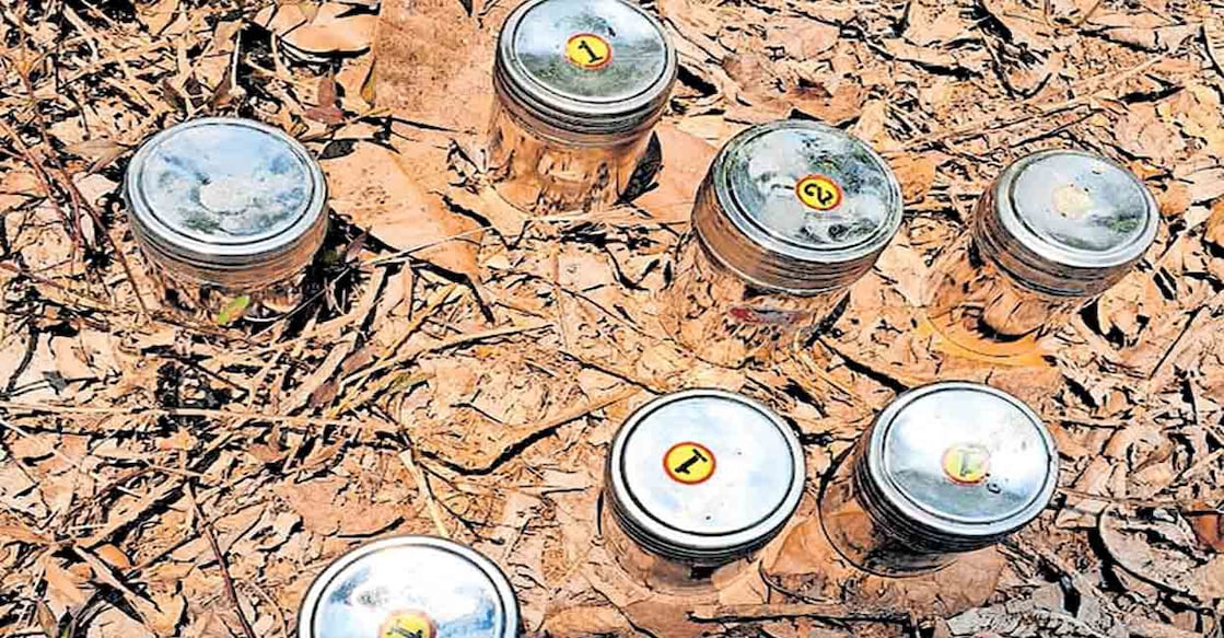 Steel bomb recovered from Panoor by Kerala police. Photo: Manorama