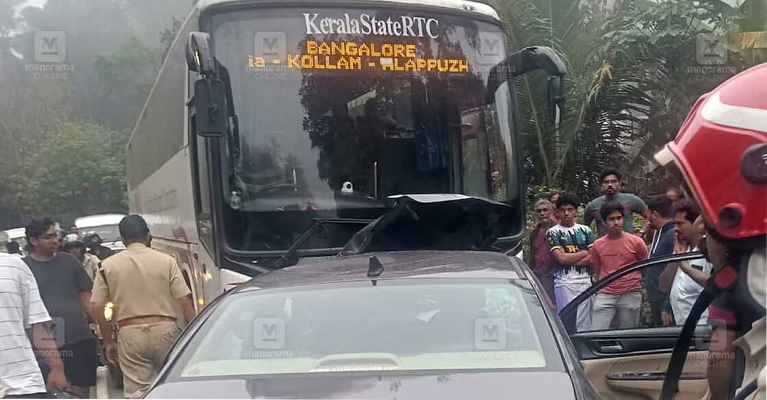 The accident happened at 6 am when the car, travelling towards Kozhikode, collided with a KSRTC Scania bus en route from Thiruvananthapuram to Bengaluru. Photo: Manorama Online. 