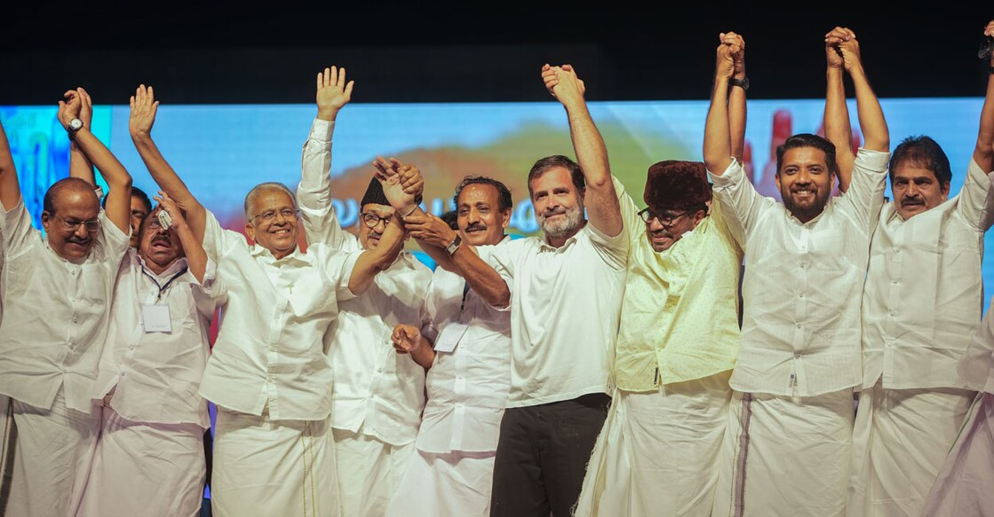 Rahul Gandhi poses with UDF candidates and senior leaders during a public meeting on the Kozhikode Beach on Monday. Photo: Special arrangement