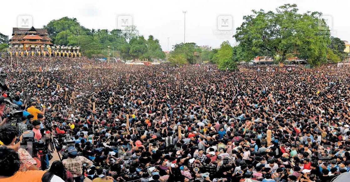 A panaromic view of the kudamattam at the Thrissur Pooram held on April 19, 2024. Photo: Vishnu V Nair/Manorama