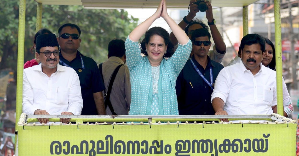 Priyanka Gandhi attending a campaign for Rahul Gandhi, who is the Lok Sabha candidate in Wayanad, at Edakkara near Nilambur in Malappuram. Photo: Special Arrangement