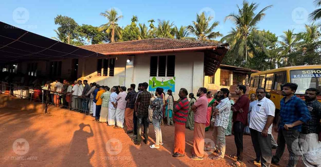 People queue up to vote in front of polling booth at Chelannur High School, Kozhikode. Photo: Manorama
