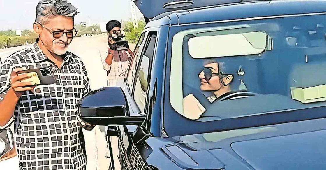 manju-warrier-chennai An individual takes a selfie with Manju Warrier after the flying squad inspection. Photo: Special arrangement