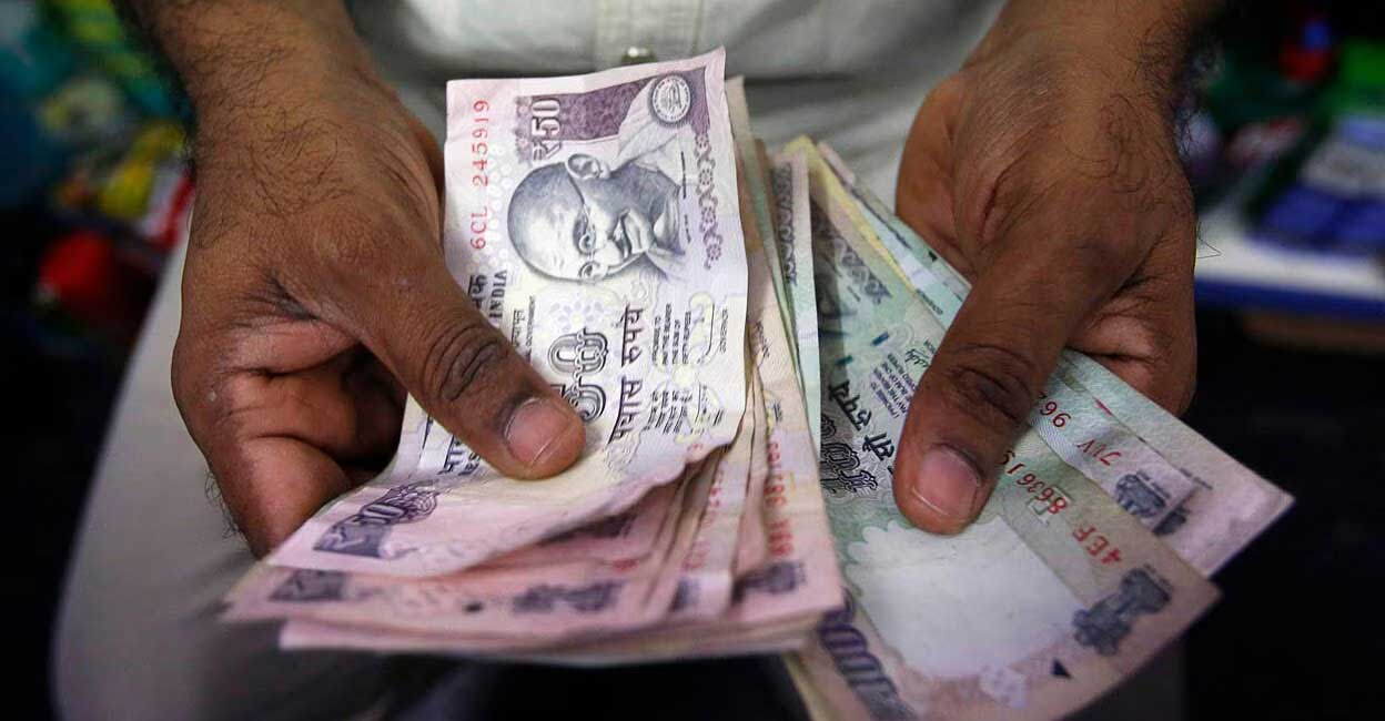 Two held for swindling Rs 2.5cr from elderly man in Thrissur