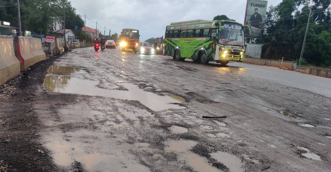 Deplorable condition of NH 66 in Alappuzha. Photo: Special Arrangement