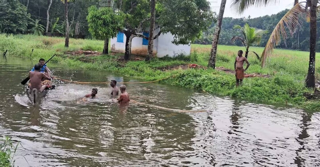people try to remove car from canal in Kottayam. Photo: Manorama