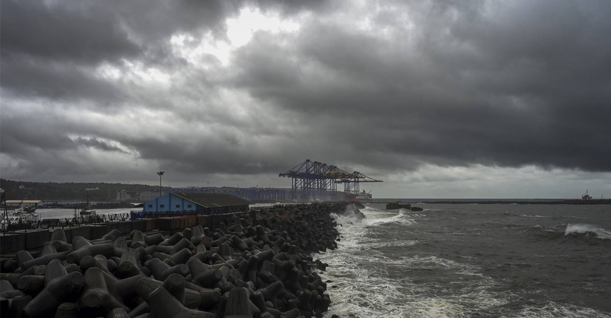 Waves crash against the Vizhinjam Seaport, in Thiruvananthapuram, Friday, May 24, 2024. Photo: PTI. 