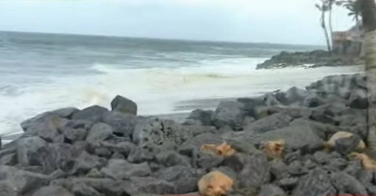 Sea incursion is reported in several areas of Kerala coast from Saturday. Photo: Screengrab/ Manorama News