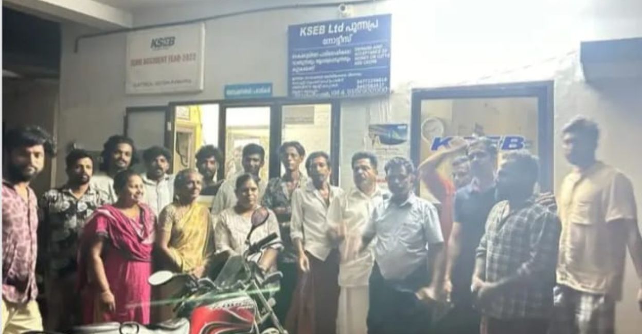 Residents of Punnapra protested in front of the KSEB office in the wee hours of Sunday. Photo: Special Arrangement