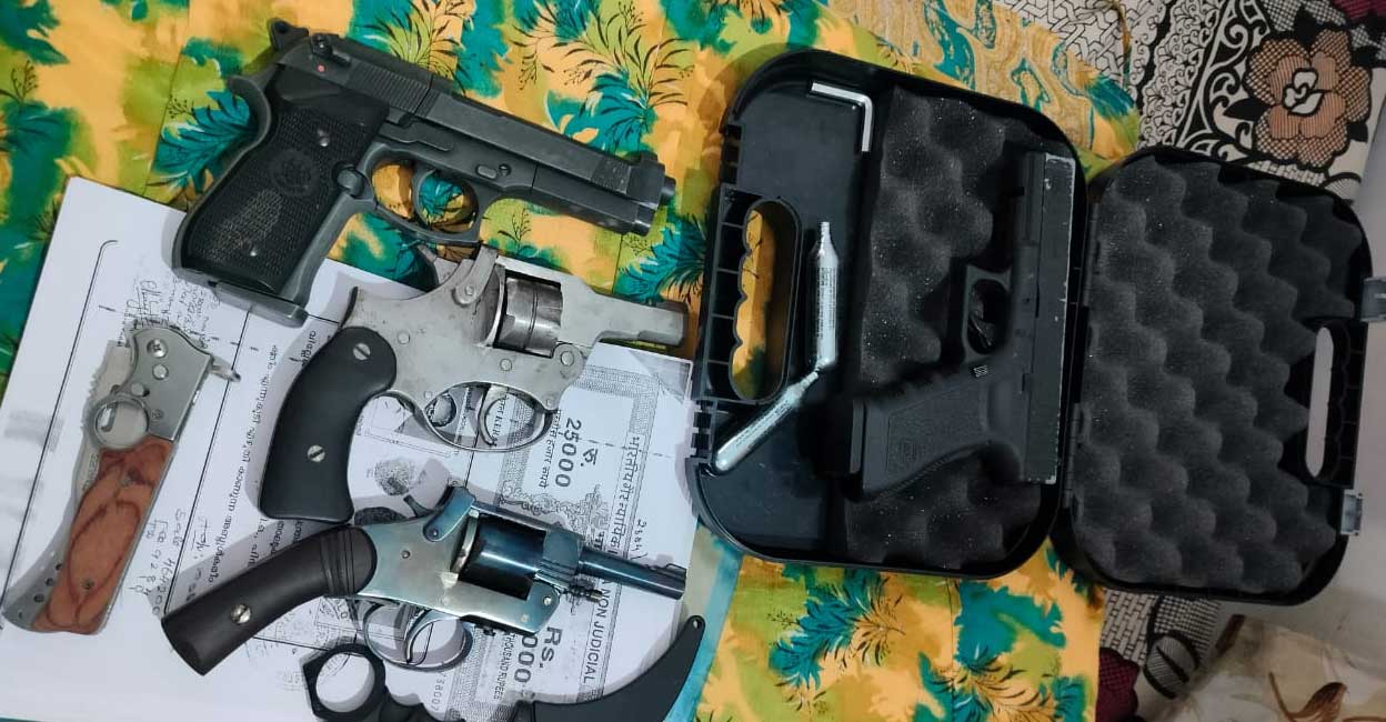 ആലുവയിൽ നിന്ന് പിടിച്ചെടുത്ത തോക്കുകൾ