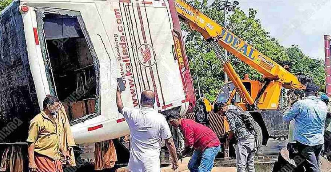 Officials remove Kallada bus from accident spot. Photo: Manorama