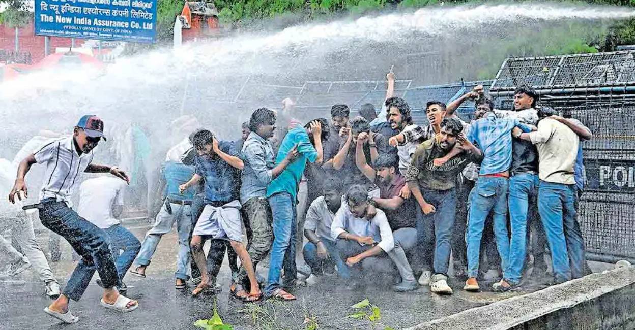 Police use water canon to disperse KSU activists who march to secretariat protesting over plus one seat shortage. Photo: Manorama
