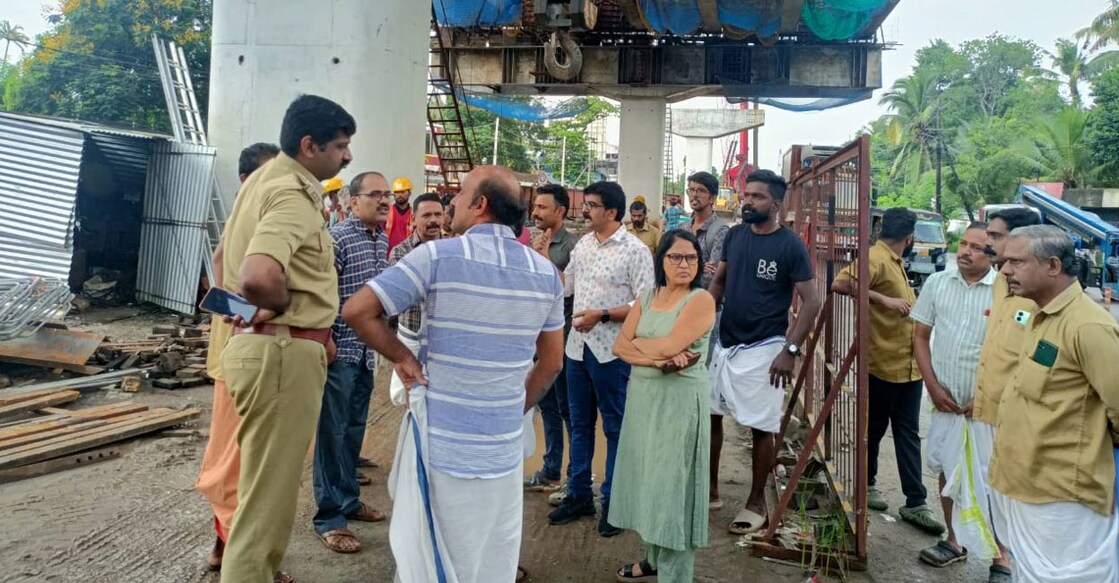 The members of the Samithi had blocked the NH works on Tuesday demanding steps to end the constant traffic blocks in the area. Photo: Special arrangement. 