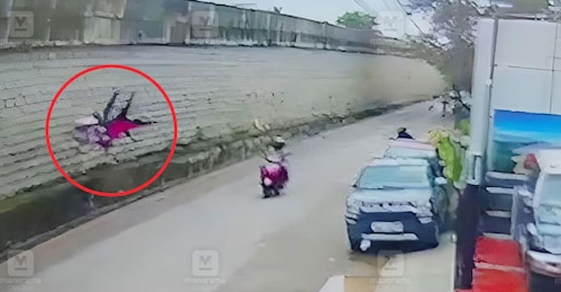 VIEWER DISCRETION ADVISED: A screengrab from a CCTV footage shows two people falling off the overbridge at Venpalavattom in Thiruvananthapuram. 