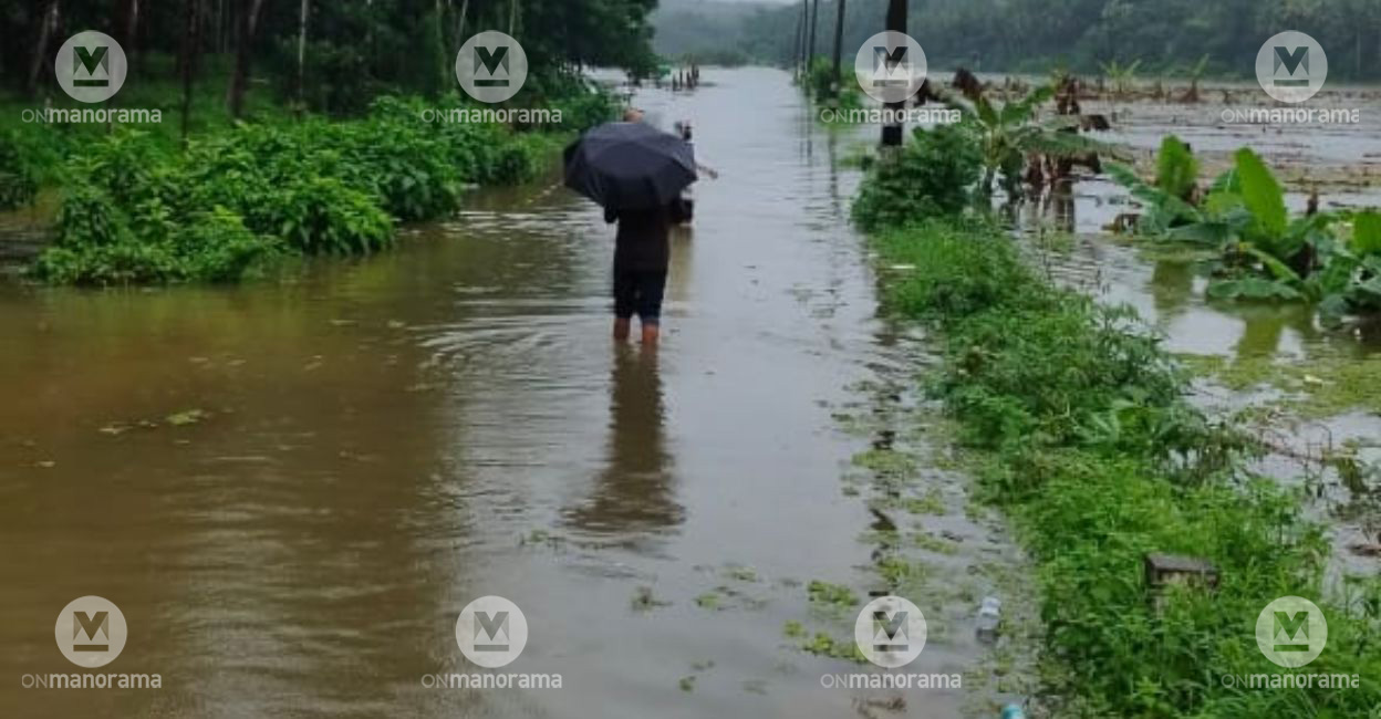 केरल में भारी बारिश: 4 लोगों की मौत, टीवीएम में होटल की दीवार ग्राहकों पर गिरी