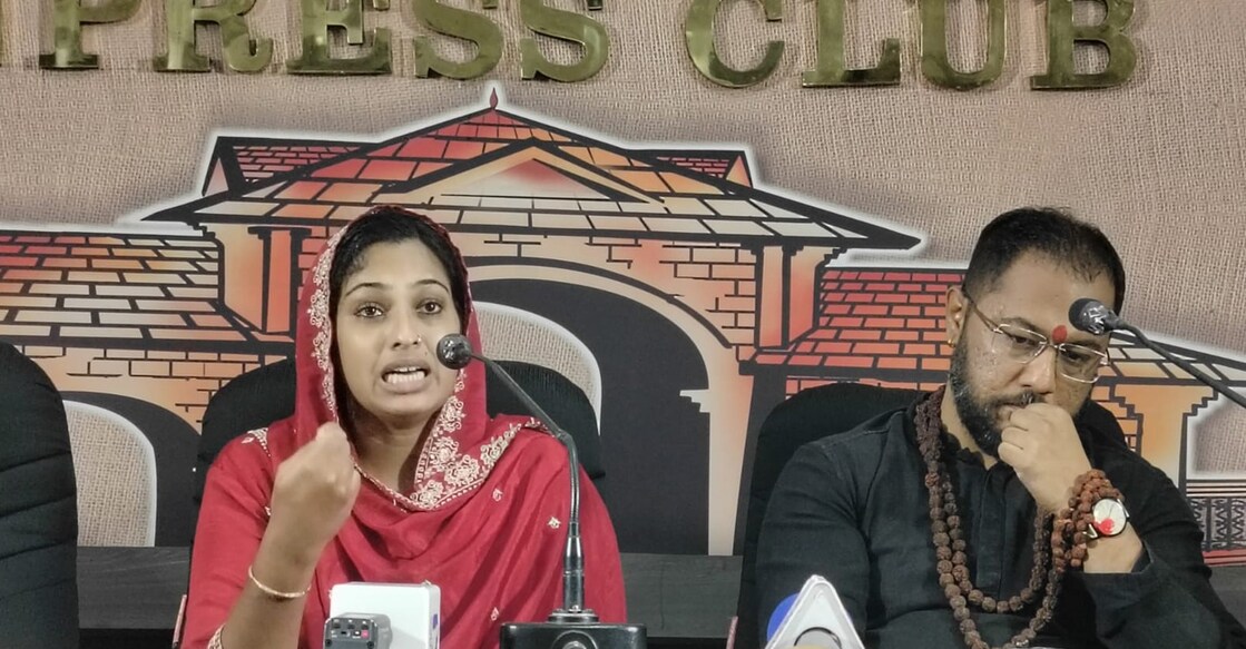 Jasna Saleem and Swami Bhadrananda during a press meet at Kozhikode press club. Photo: Special Arrangement.