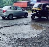Thrissur-Kuttipuram road in bad condition, patch work washes away in rain, commuters on protest mode