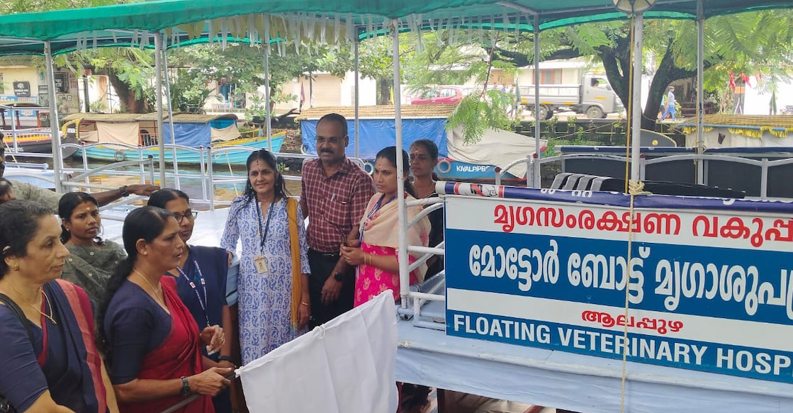 floating veterinary The flag off ceremony of floating veterinary hospital. Photo: Special Arrangement.