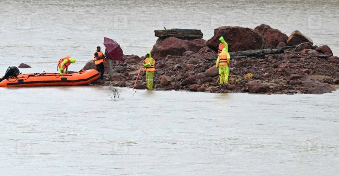 The Navy team scouts the Gangavali River for Arjun and the two Karnataka natives who went missing following a massive landslide at Shirur in Karnataka's Ankola. Photo: Abhijith Ravi/Manorama