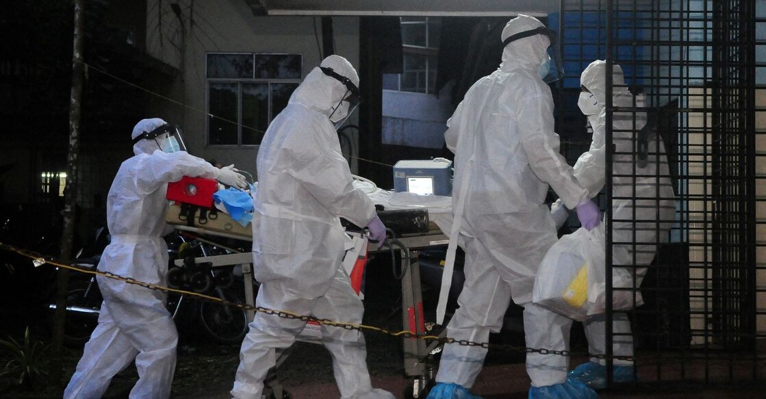A patient is shifted to the ICU of Nipah isolation ward in Kozhikode Medical College. Photo: Reuters/CK Thanseer/File Photo