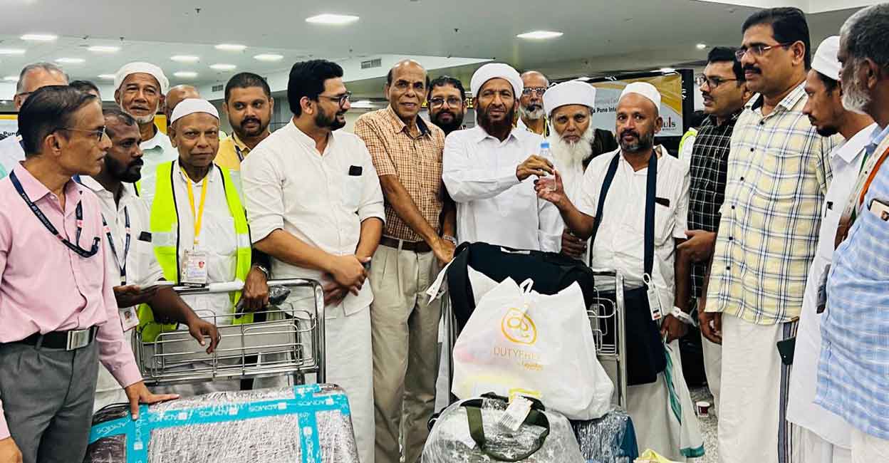 State Haj Committee Chairman C Muhammed Faizy recieving the pilgrims at the Kozhikode International Airport. Photo: Special arrangement
