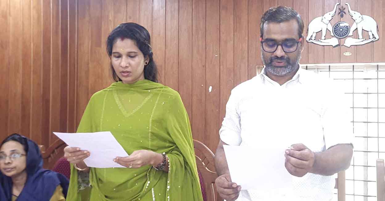 akhila-mariyat-nadapuram Akhila Mariyat takes oath to office as she's reinstated as vice president of Nadapuram grama panchayat on July 23. Photo: Special arrangement
