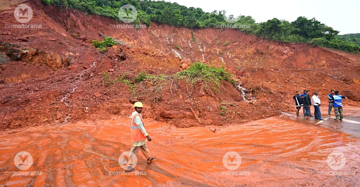shirur-landslide-spot Search underway in Shirur. Photo: Manorama