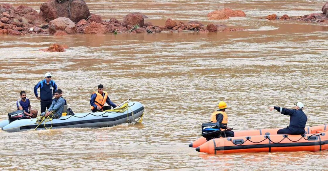 Navy personnel in Gangavalli river. Photo: Manorama