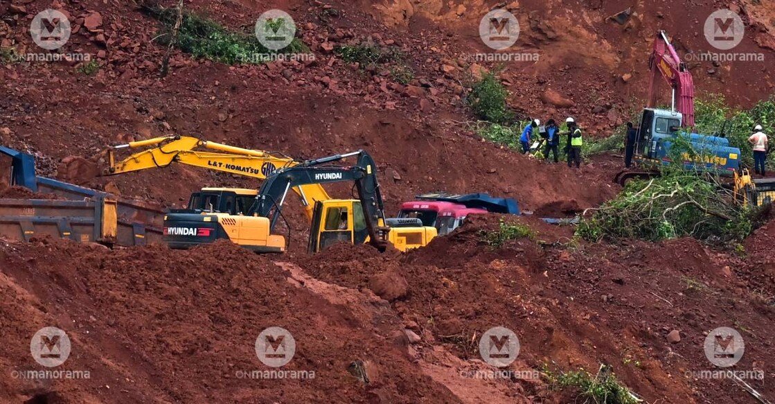 Search underway in Shirur. Photo: Manorama