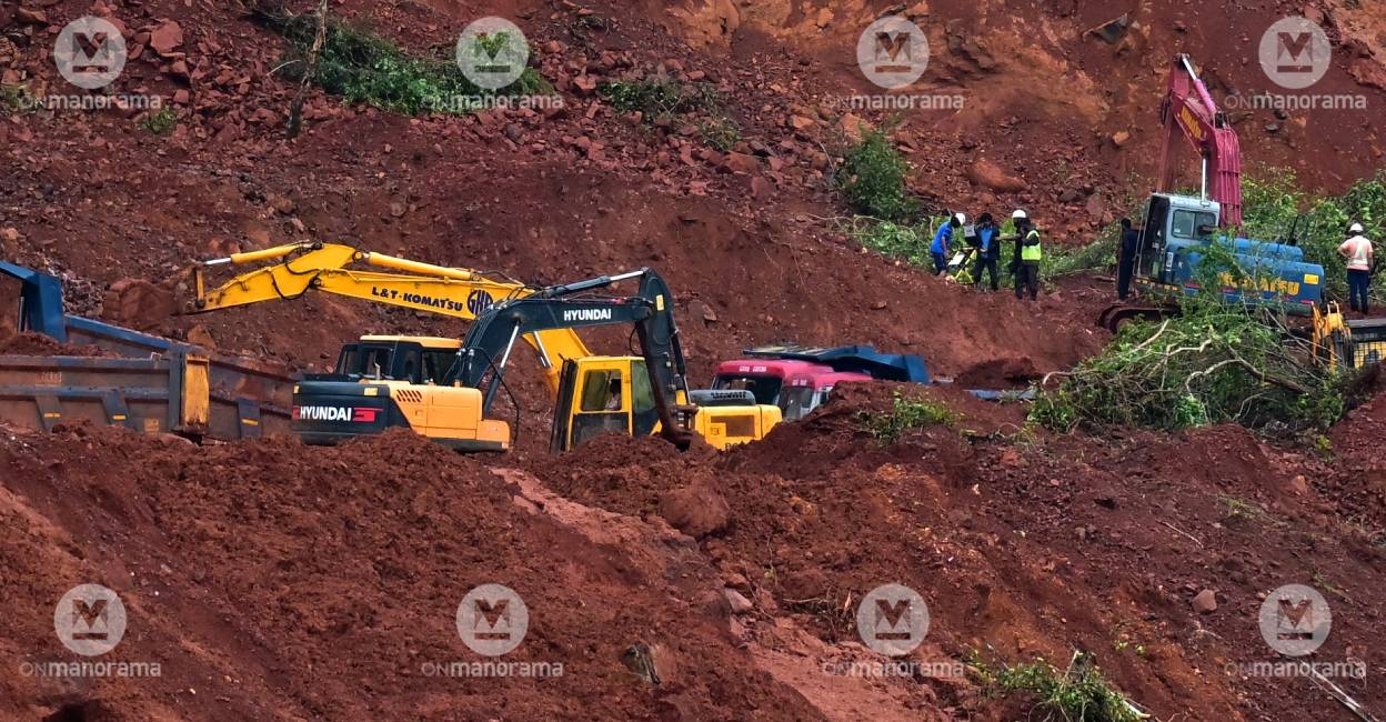 Search underway in Shirur. Photo: Manorama