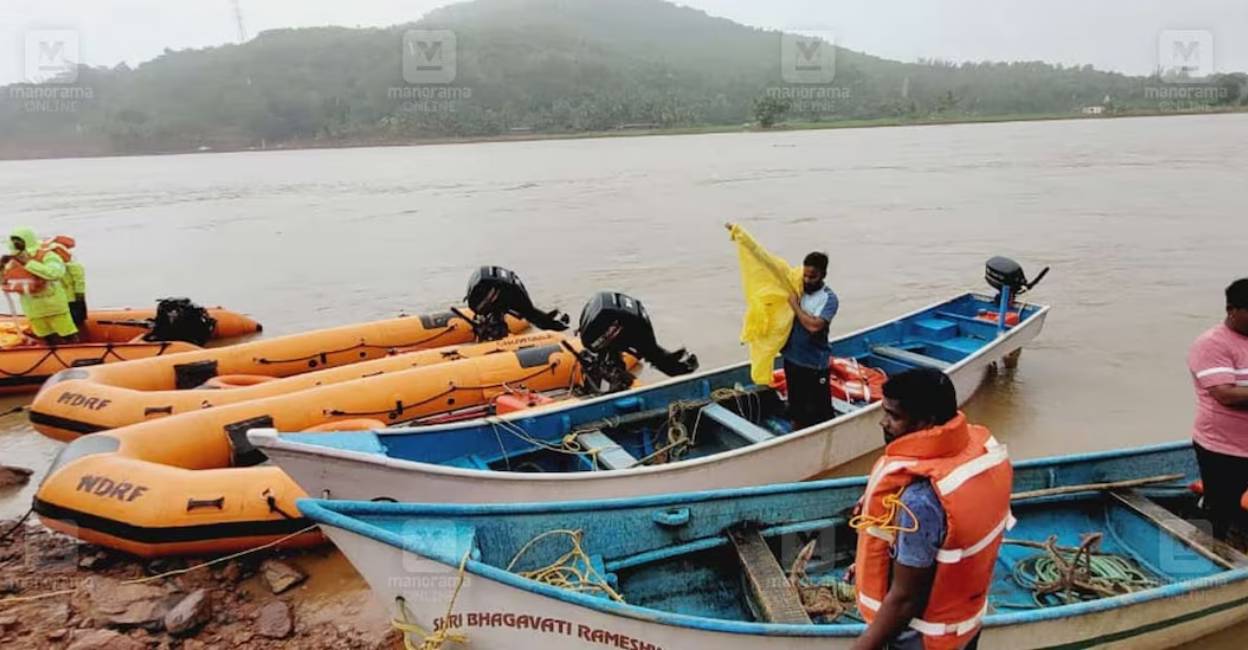 Underwater expert Eshwar Malpe and a group of fishermen joined for the search. Photo: Manorama