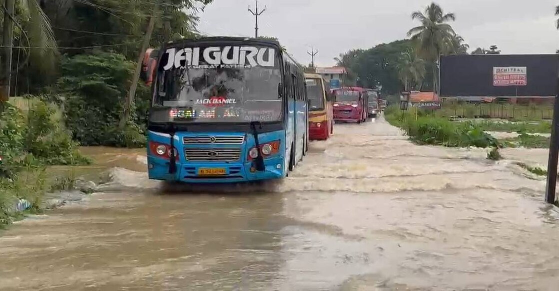 Flooded Thrissur-Kuttipuram highway. Photo: Special Arrangement