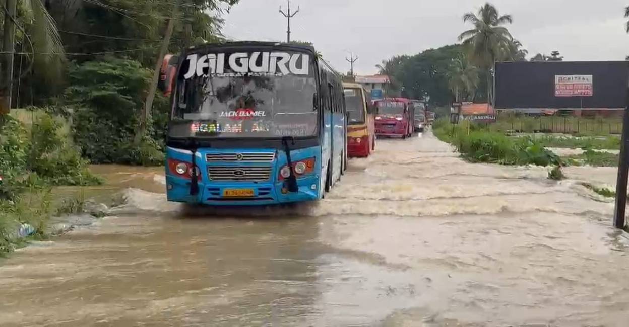 Flooded Thrissur-Kuttipuram highway. Photo: Special Arrangement