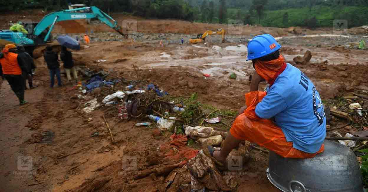 Search and rescue personnel at Chooralmala. File photo: Manorama