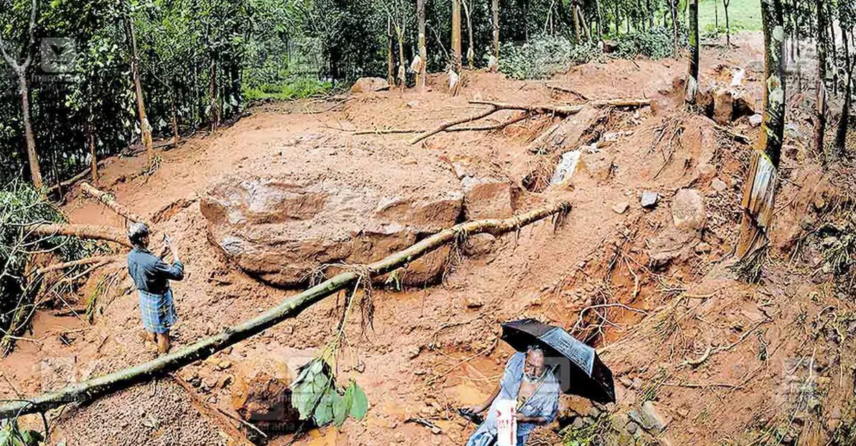A landslide occurred at an uninhabited rubber plantation in Mangappara hill in Parathode panchayat around 12.30 am and the mud flowed down two kilometres to flood 16 houses at Chittadi. Photo: Vishnu Sanal/ Manorama. 