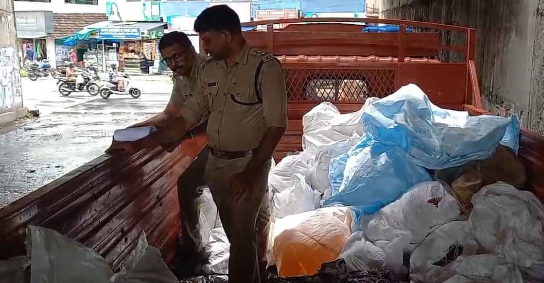 Mannuthy Police seizing the illegal tobacco products from a lorry. Photo: Special arrangement