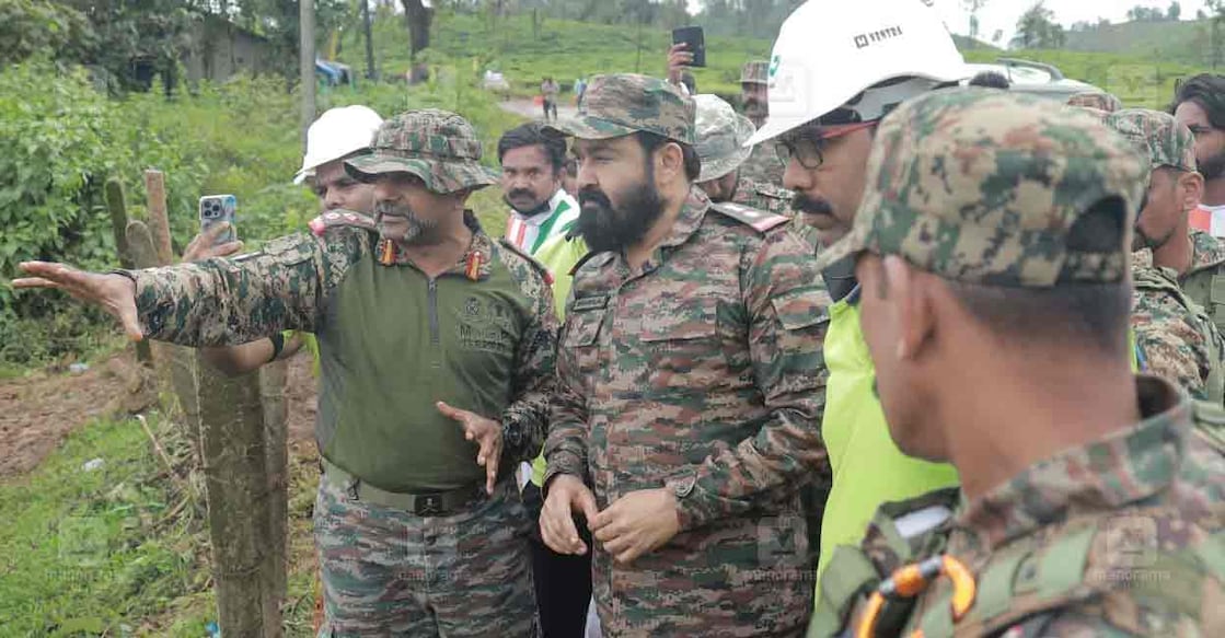 Mohanlal Mohanlal during a visit to Wayanad. Photo: Manorama