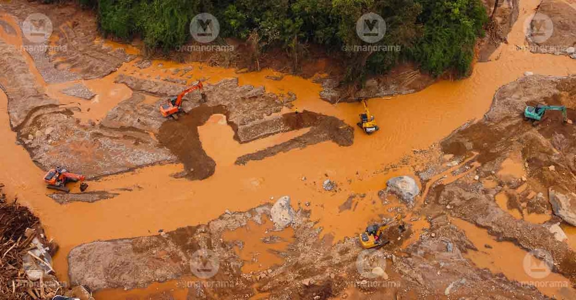 Search on at landslide-affected Chooralmala. Photo: Manorama