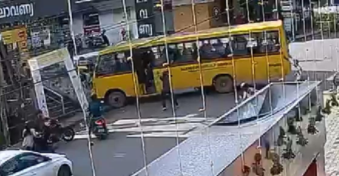 kozhikode-school-bus-accident.jpg Screenshot of the CCTV footage that captured the accident.