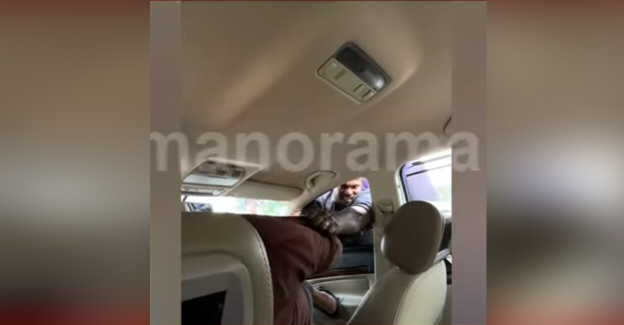 Munnar police have registered a case based on the photographer's complaint. Photo: Screengrab/Manorama