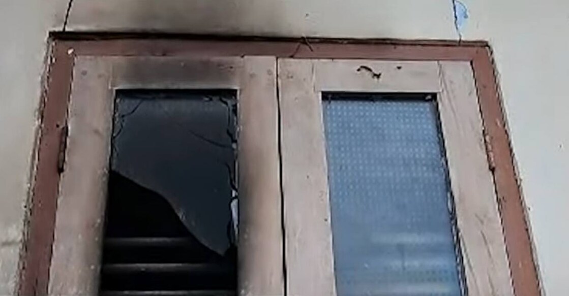 The deceased, Sreekandan (75), a native of Thalavady, Upper Kuttanad, set one of the rooms in his house ablaze using petrol around 5 am. Photo: Screengrab/ Manorama News. 